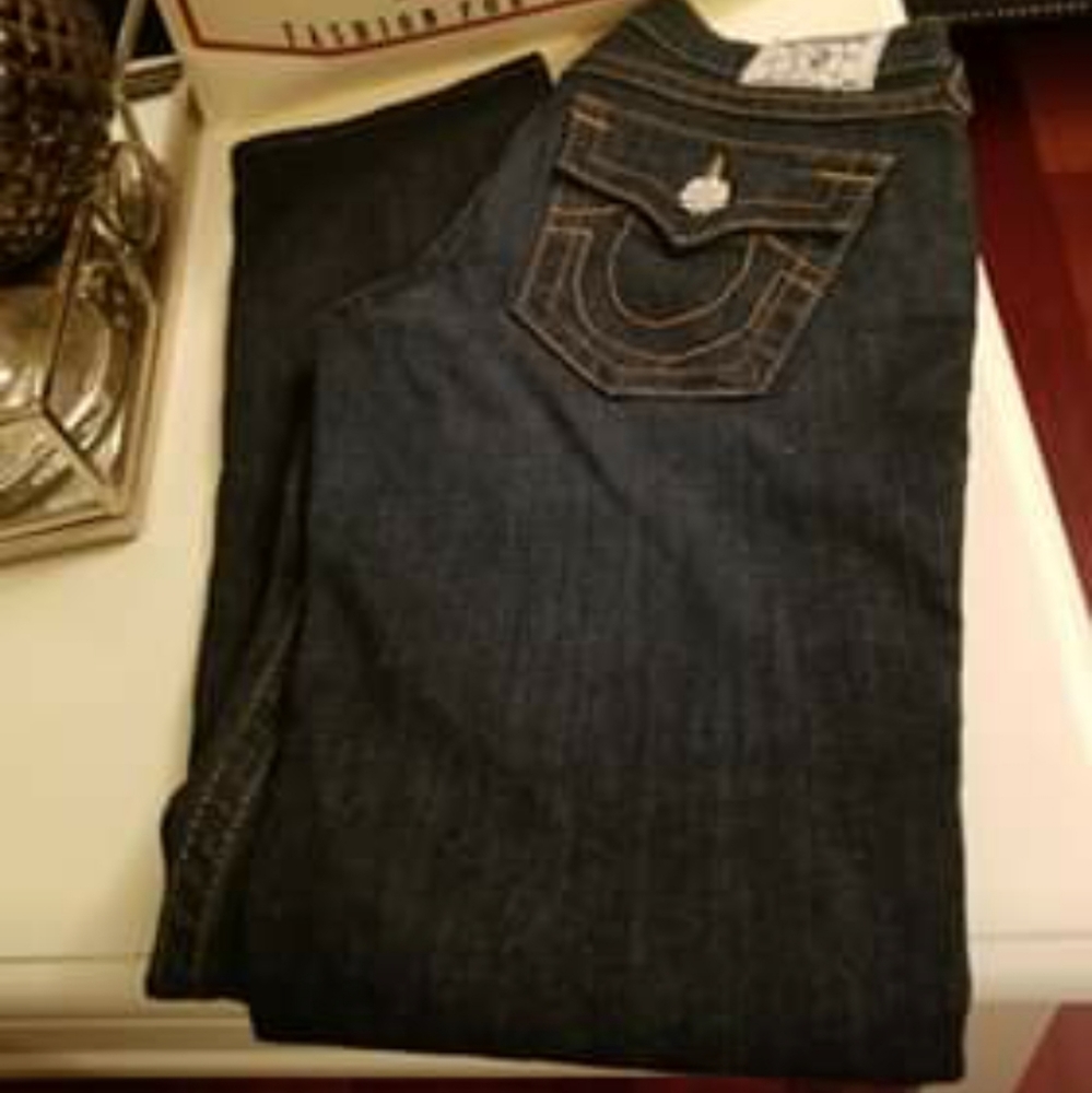 True religion jeans size 28 has setrach to it.